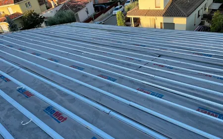 impermeabilizacio ndecubiertaconondulinebajotejaenviviendadehospitaletdellobregat barcelona 455w